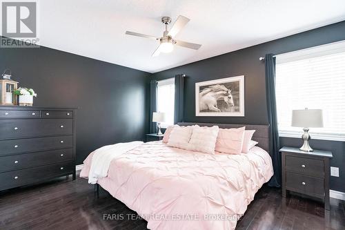 27 Marilyn Avenue S, Wasaga Beach, ON - Indoor Photo Showing Bedroom