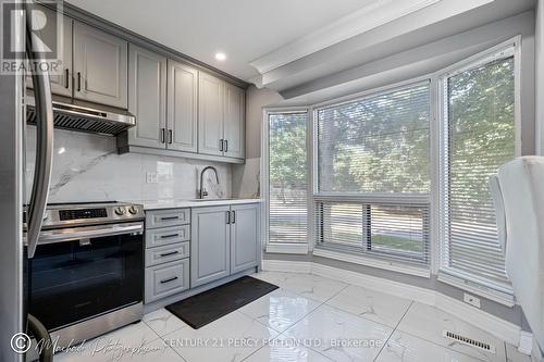 2 - 59 Kenninghall Boulevard, Mississauga, ON - Indoor Photo Showing Kitchen With Upgraded Kitchen