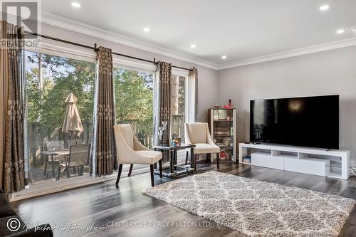 2 - 59 Kenninghall Boulevard, Mississauga, ON - Indoor Photo Showing Living Room