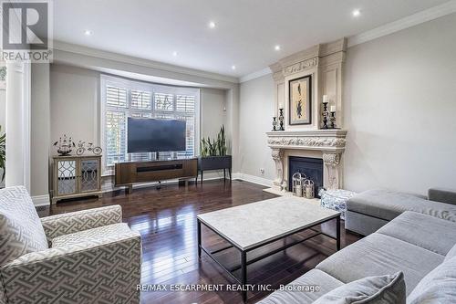 729 Queensway W, Mississauga, ON - Indoor Photo Showing Living Room With Fireplace