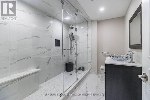 729 Queensway W, Mississauga, ON - Indoor Photo Showing Bathroom