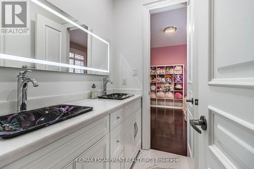 729 Queensway W, Mississauga, ON - Indoor Photo Showing Bathroom