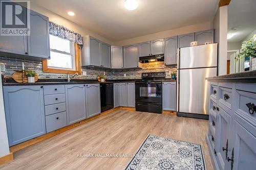 5 Cedar Tree Lane, Kawartha Lakes (Bobcaygeon), ON - Indoor Photo Showing Kitchen