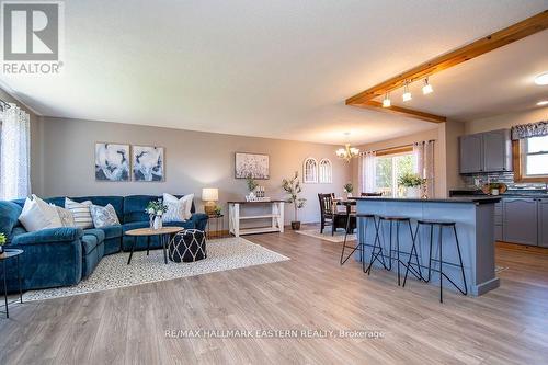 5 Cedar Tree Lane, Kawartha Lakes (Bobcaygeon), ON - Indoor Photo Showing Living Room