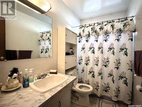 53 Mcgee Crescent, Saskatoon, SK - Indoor Photo Showing Bathroom