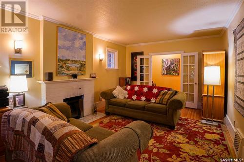 719 9Th Avenue N, Saskatoon, SK - Indoor Photo Showing Living Room With Fireplace