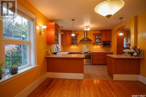 719 9Th Avenue N, Saskatoon, SK - Indoor Photo Showing Kitchen