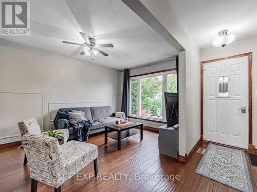 70 Slater Crescent, Ajax, ON - Indoor Photo Showing Living Room