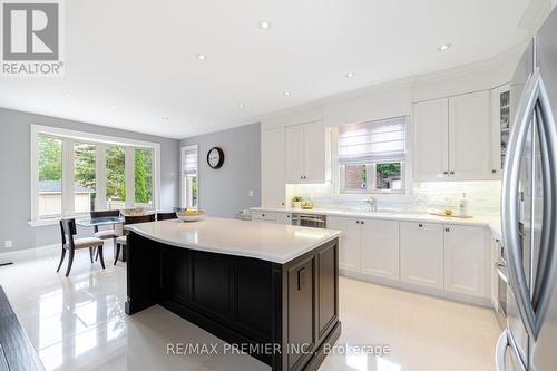 28 Ellerby Square N, Vaughan, ON - Indoor Photo Showing Kitchen