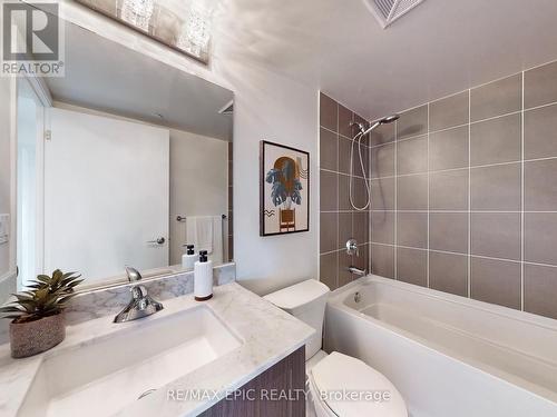 2207 - 830 Lawrence Avenue W, Toronto, ON - Indoor Photo Showing Bathroom