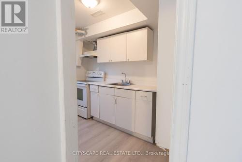 7 Dino Court, Brampton, ON - Indoor Photo Showing Kitchen