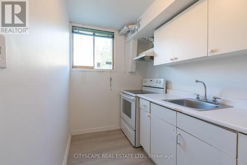 7 Dino Court, Brampton, ON - Indoor Photo Showing Kitchen