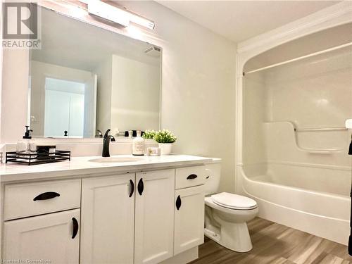 214 Red Clover Court, Kitchener, ON - Indoor Photo Showing Bathroom