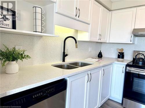 214 Red Clover Court, Kitchener, ON - Indoor Photo Showing Kitchen With Double Sink