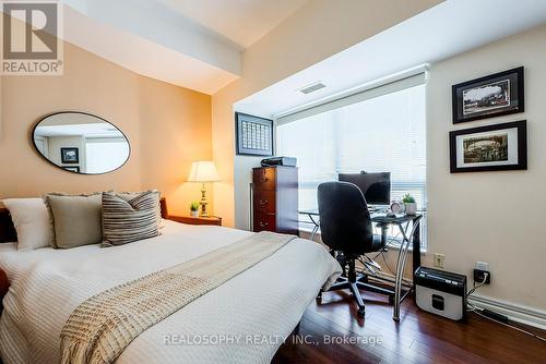 1618 - 2111 Lake Shore Boulevard W, Toronto, ON - Indoor Photo Showing Bedroom