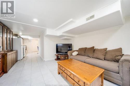 2307 Fraser Avenue, Windsor, ON - Indoor Photo Showing Living Room