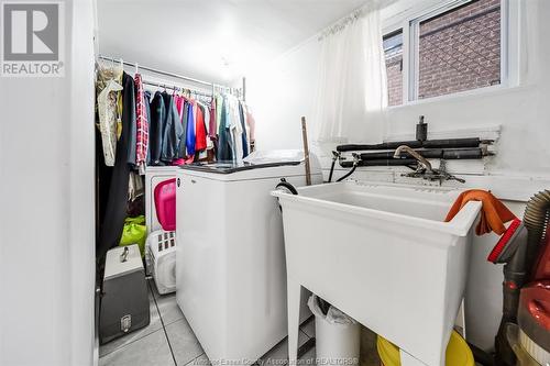 2307 Fraser Avenue, Windsor, ON - Indoor Photo Showing Laundry Room