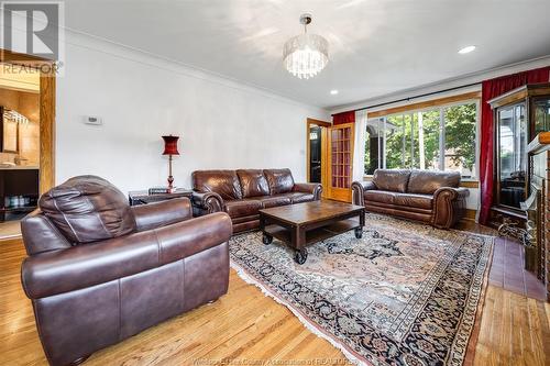 2307 Fraser Avenue, Windsor, ON - Indoor Photo Showing Living Room