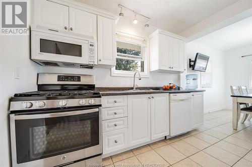 2307 Fraser Avenue, Windsor, ON - Indoor Photo Showing Kitchen