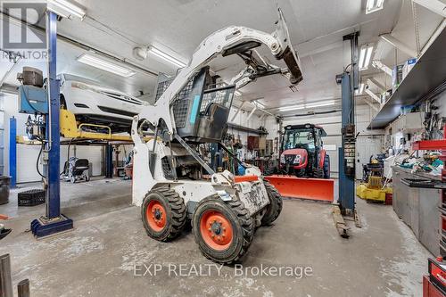 4402 Baseline Road, Georgina, ON - Indoor Photo Showing Garage