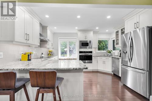 20 Knights Bridge Road, London, ON - Indoor Photo Showing Kitchen With Stainless Steel Kitchen With Upgraded Kitchen