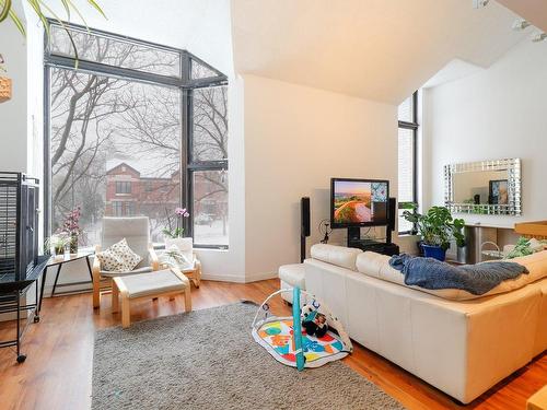 Salon - 3 Rue Berlioz, Montréal (Verdun/Île-Des-Soeurs), QC - Indoor Photo Showing Living Room