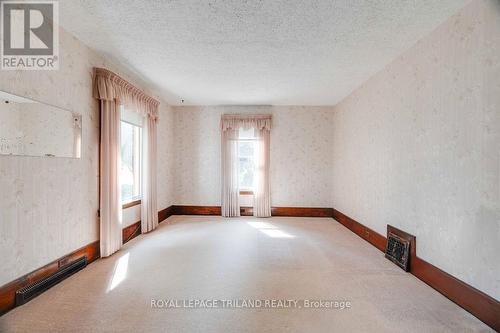 LIving Room - 29566 Celtic Line, Dutton/Dunwich, ON 