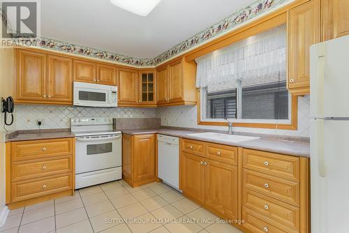 18 Bankfield Drive, Toronto, ON - Indoor Photo Showing Kitchen