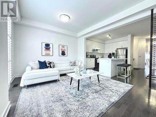 170 Dariole Drive, Richmond Hill, ON - Indoor Photo Showing Living Room