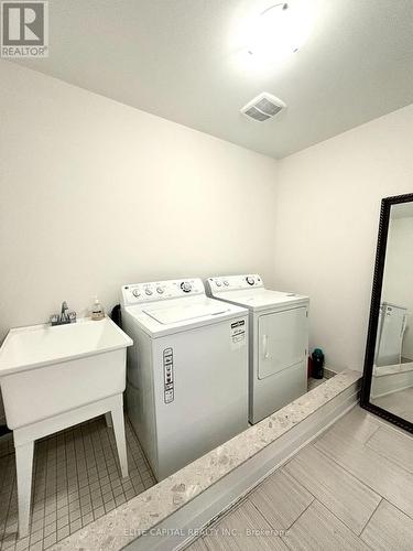 170 Dariole Drive, Richmond Hill, ON - Indoor Photo Showing Laundry Room