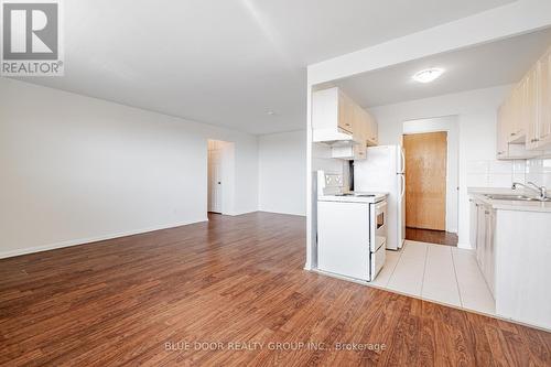 606 - 50 Gulliver Road, Toronto, ON - Indoor Photo Showing Kitchen