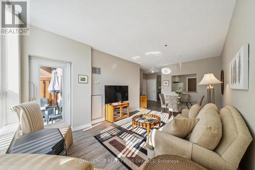 2115 - 100 Burloak Drive, Burlington, ON - Indoor Photo Showing Living Room