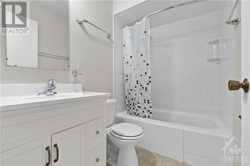 29 Meadowbank Drive, Ottawa, ON - Indoor Photo Showing Bathroom