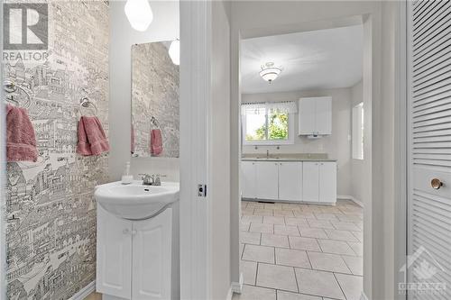 29 Meadowbank Drive, Ottawa, ON - Indoor Photo Showing Bathroom