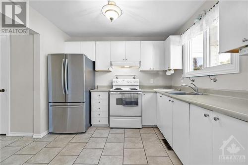 29 Meadowbank Drive, Ottawa, ON - Indoor Photo Showing Kitchen