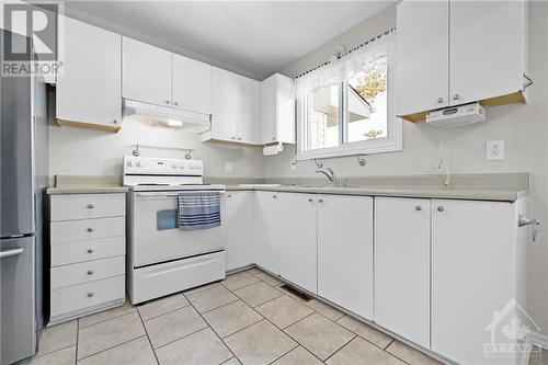 29 Meadowbank Drive, Ottawa, ON - Indoor Photo Showing Kitchen