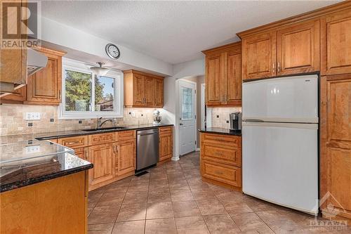 1447 Cedar Lane, Ottawa, ON - Indoor Photo Showing Kitchen