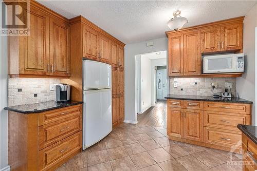 1447 Cedar Lane, Ottawa, ON - Indoor Photo Showing Kitchen