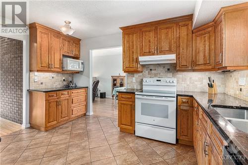 1447 Cedar Lane, Ottawa, ON - Indoor Photo Showing Kitchen