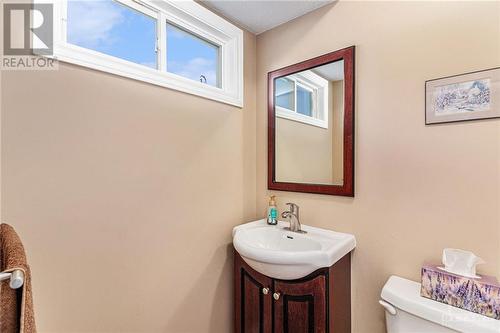 1447 Cedar Lane, Ottawa, ON - Indoor Photo Showing Bathroom