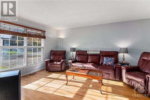 1447 Cedar Lane, Ottawa, ON - Indoor Photo Showing Living Room