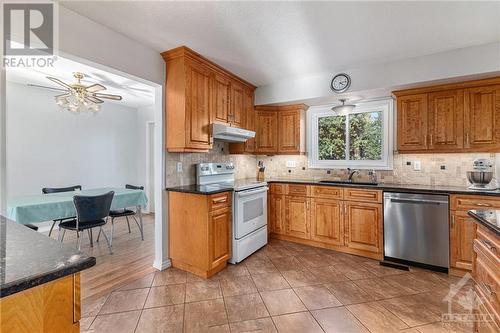 1447 Cedar Lane, Ottawa, ON - Indoor Photo Showing Kitchen