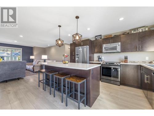 339 Arab Road, Kelowna, BC - Indoor Photo Showing Kitchen With Upgraded Kitchen