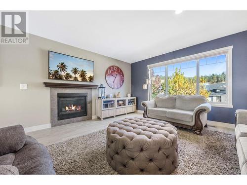 339 Arab Road, Kelowna, BC - Indoor Photo Showing Living Room With Fireplace