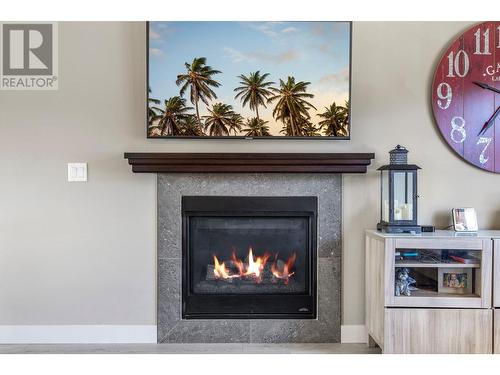 339 Arab Road, Kelowna, BC - Indoor Photo Showing Living Room With Fireplace