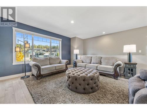 339 Arab Road, Kelowna, BC - Indoor Photo Showing Living Room