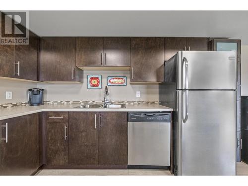 339 Arab Road, Kelowna, BC - Indoor Photo Showing Kitchen