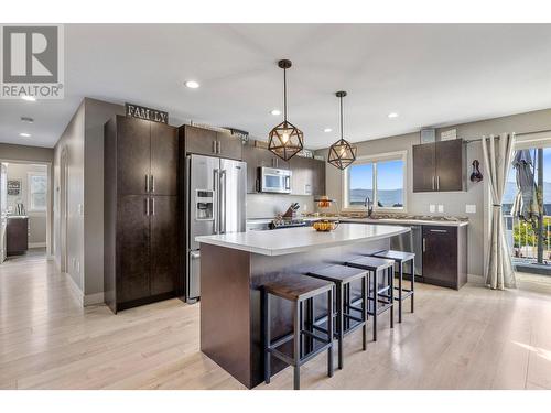 339 Arab Road, Kelowna, BC - Indoor Photo Showing Kitchen With Upgraded Kitchen