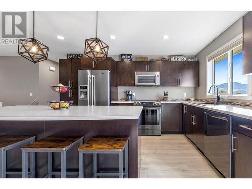 339 Arab Road, Kelowna, BC - Indoor Photo Showing Kitchen With Upgraded Kitchen