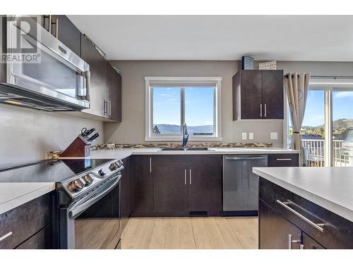 339 Arab Road, Kelowna, BC - Indoor Photo Showing Kitchen With Double Sink